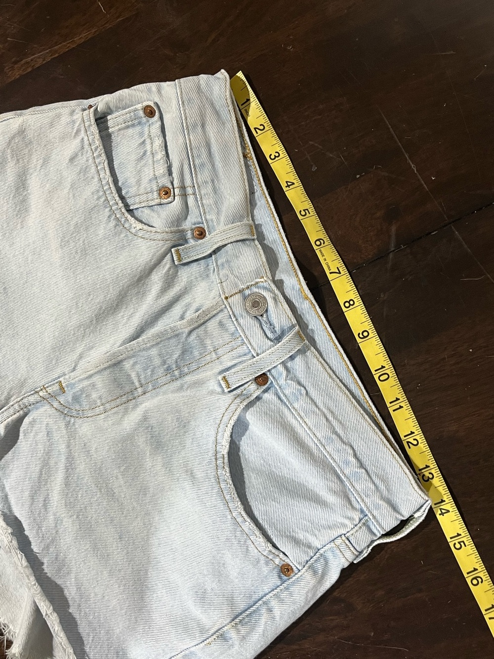 Levi’s 501 Light Wash Denim Frayed Hem Shorts, Sz 26 - Picture 5 of 7